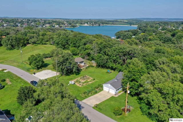 1916 Beaver Lake Boulevard, Plattsmouth, NE 68048