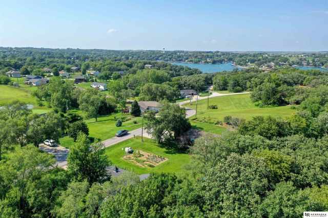 1916 Beaver Lake Boulevard, Plattsmouth, NE 68048