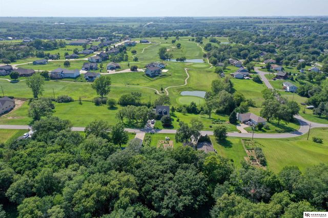 1916 Beaver Lake Boulevard, Plattsmouth, NE 68048