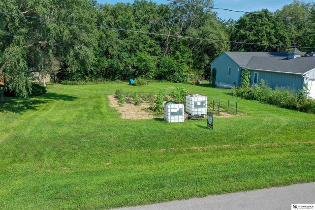 1916 Beaver Lake Boulevard, Plattsmouth, NE 68048