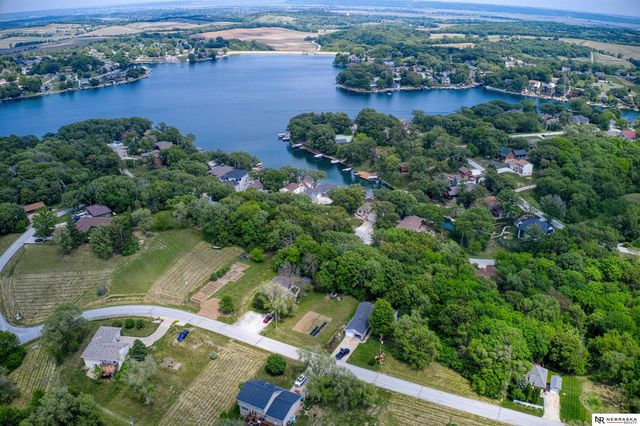 1916 Beaver Lake Boulevard, Plattsmouth, NE 68048