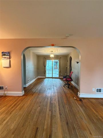 15 Caywood Place, Hyde Park, NY 12538