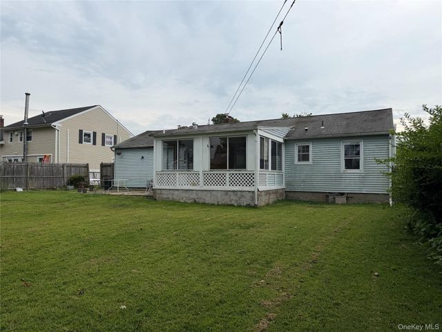 15 Caywood Place, Hyde Park, NY 12538