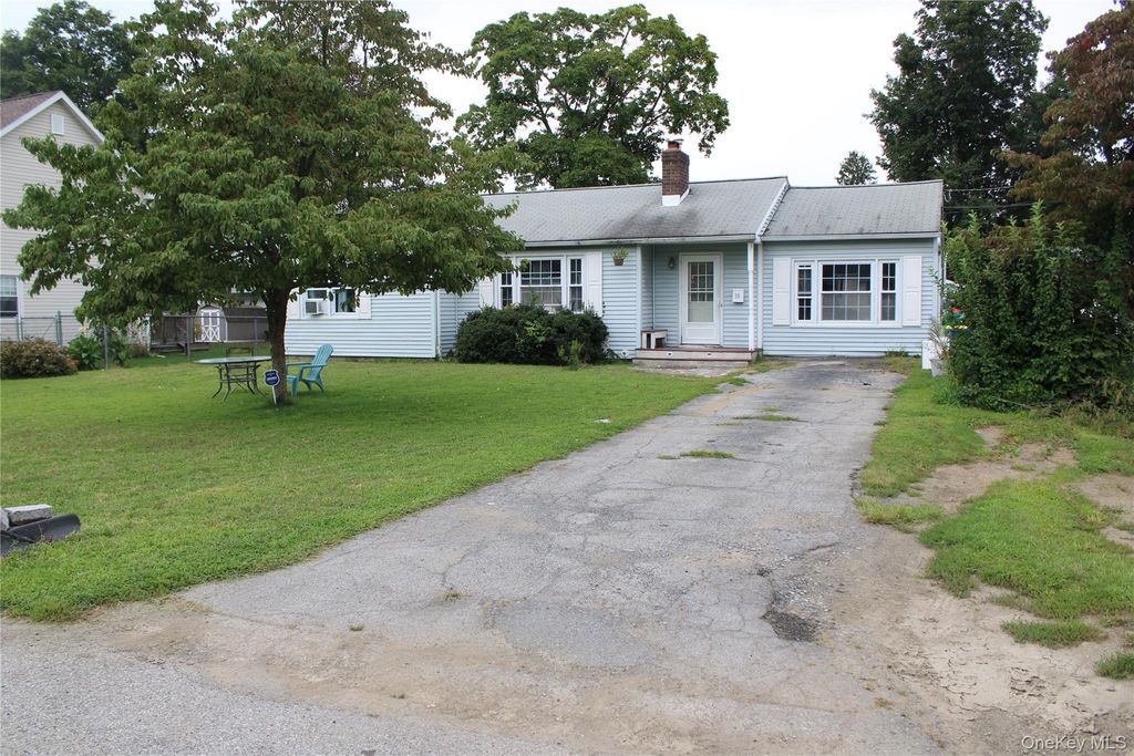 15 Caywood Place, Hyde Park, NY 12538