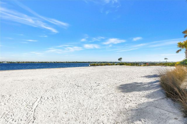 513 17TH AVENUE E, Palmetto, FL 34221