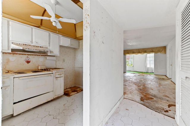 3091 E Sunrise Lakes Drive 302, Sunrise, FL 33322