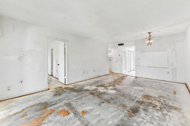 3091 E Sunrise Lakes Drive 302, Sunrise, FL 33322