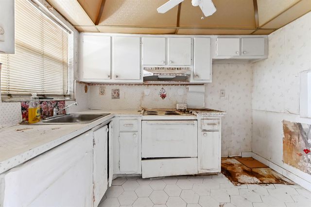 3091 E Sunrise Lakes Drive 302, Sunrise, FL 33322
