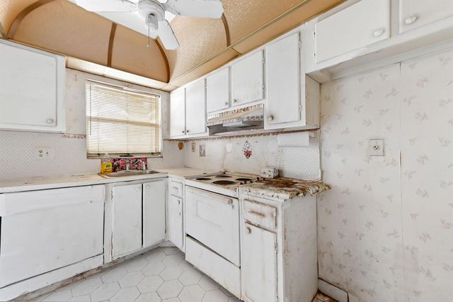3091 E Sunrise Lakes Drive 302, Sunrise, FL 33322