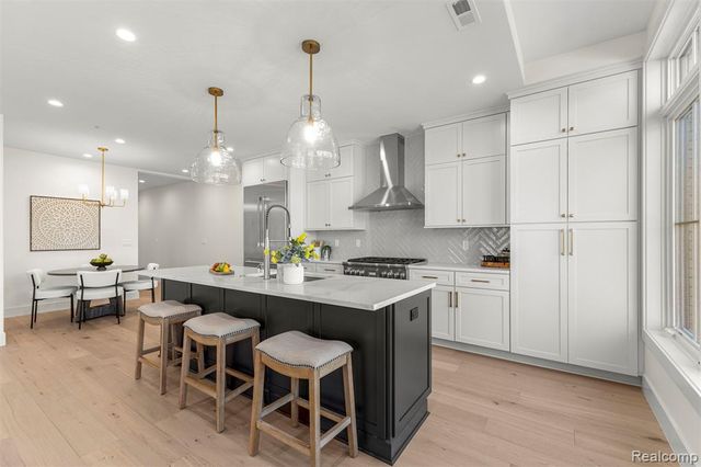 156 N Center Unit 203, Northville, MI 48167