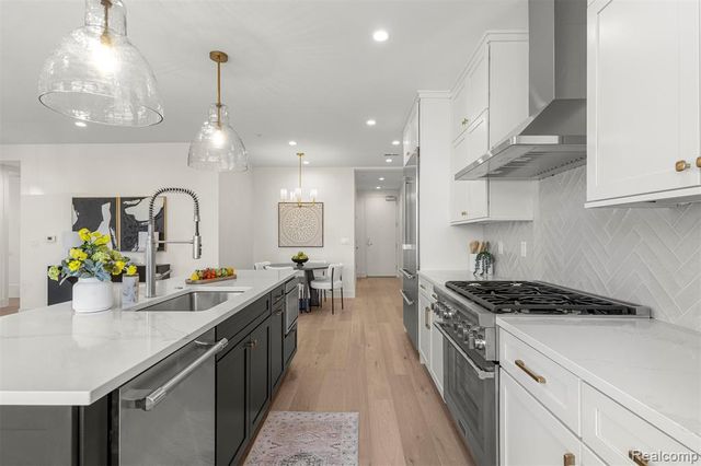 156 N Center Unit 203, Northville, MI 48167