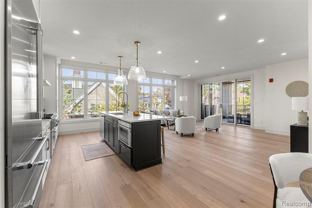 156 N Center Unit 203, Northville, MI 48167
