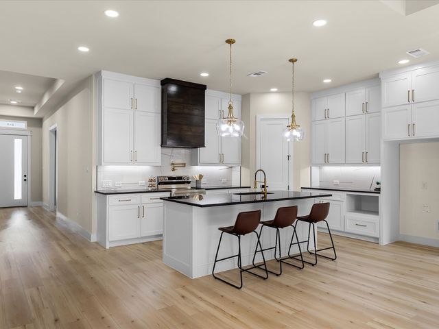 2127 Amanda Avenue, Fort Worth, TX 76105