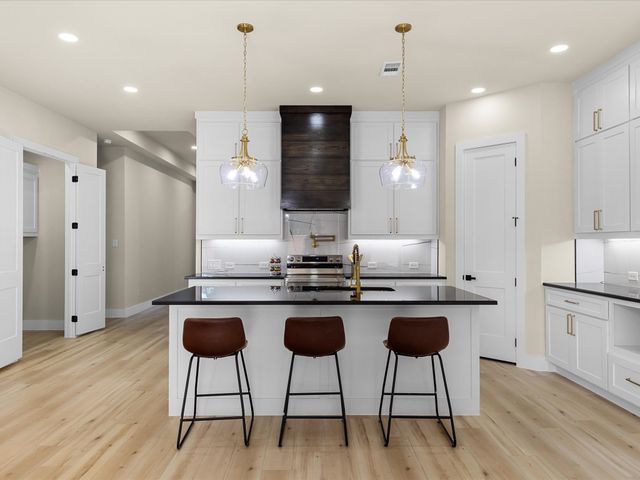 2127 Amanda Avenue, Fort Worth, TX 76105