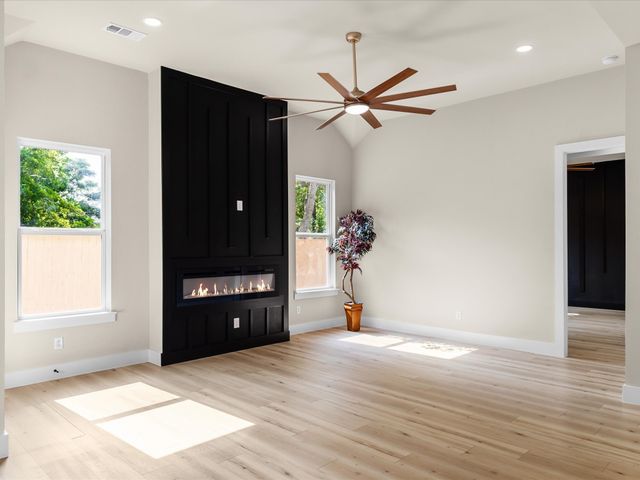 2127 Amanda Avenue, Fort Worth, TX 76105