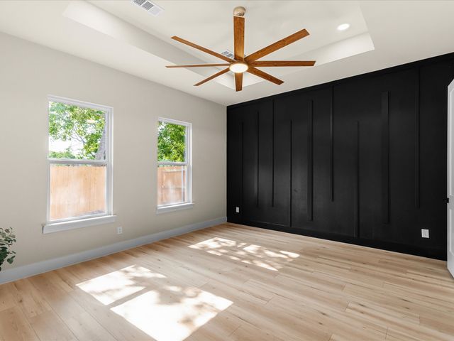 2127 Amanda Avenue, Fort Worth, TX 76105