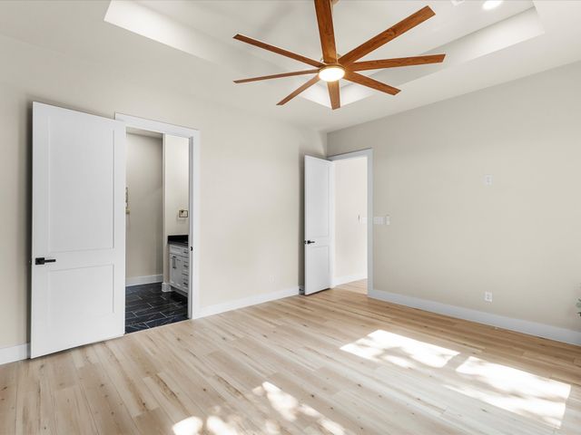 2127 Amanda Avenue, Fort Worth, TX 76105