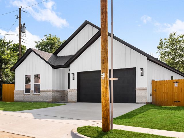 2127 Amanda Avenue, Fort Worth, TX 76105