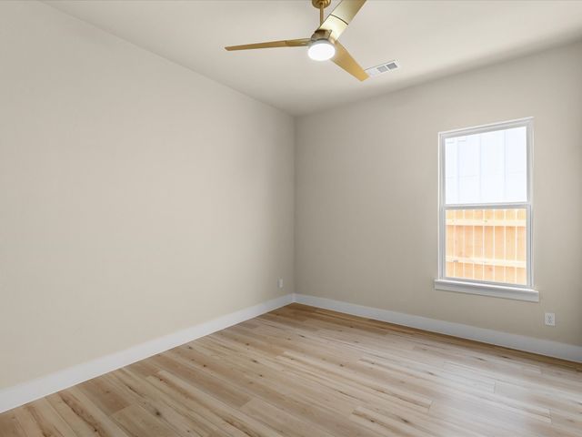 2127 Amanda Avenue, Fort Worth, TX 76105