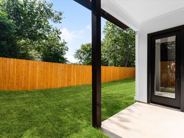 2127 Amanda Avenue, Fort Worth, TX 76105