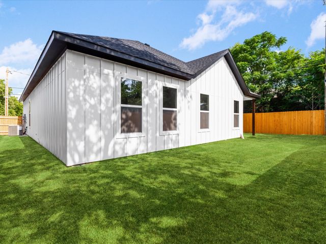 2127 Amanda Avenue, Fort Worth, TX 76105