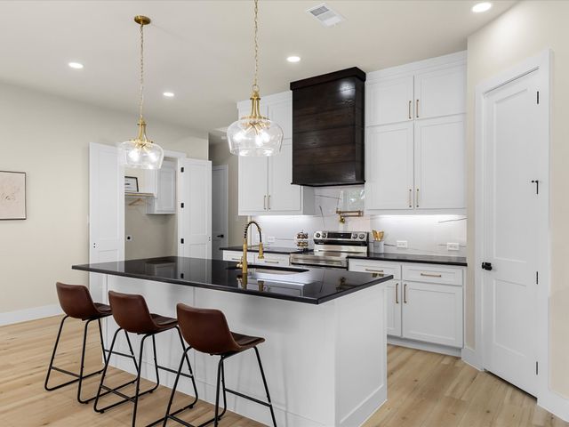 2127 Amanda Avenue, Fort Worth, TX 76105