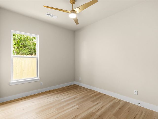 2127 Amanda Avenue, Fort Worth, TX 76105