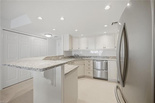 2830 Shore Dr Apt 911, Virginia Beach, VA 23451