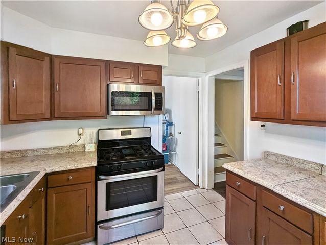 4135 Eastway Road, Cleveland, OH 44121