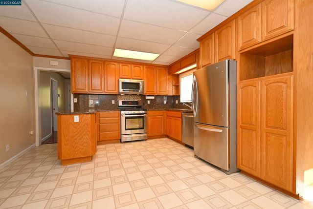 625 Winslow Street, Crockett, CA 94525