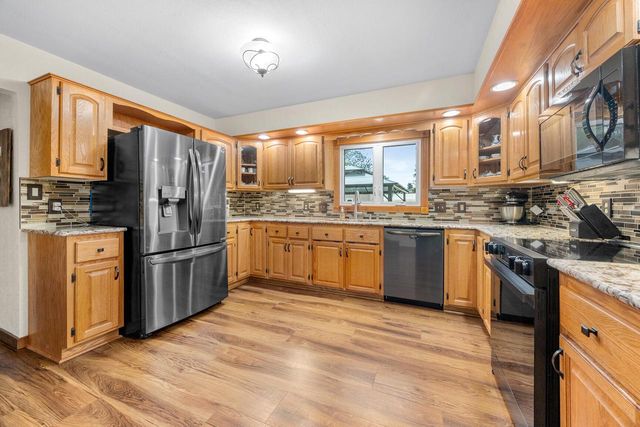 S94W14409 Groveway LANE, Muskego, WI 53150