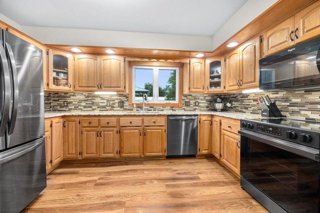 S94W14409 Groveway LANE, Muskego, WI 53150