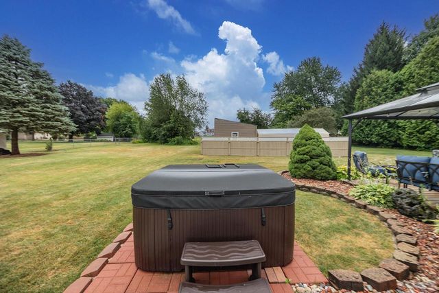 S94W14409 Groveway LANE, Muskego, WI 53150