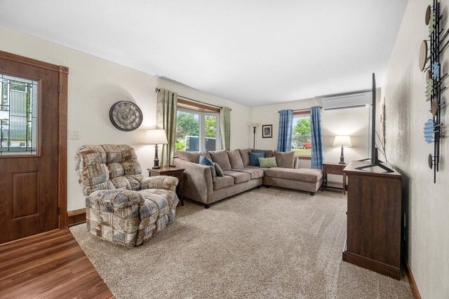 S94W14409 Groveway LANE, Muskego, WI 53150