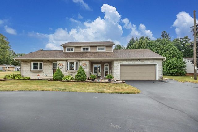 S94W14409 Groveway LANE, Muskego, WI 53150