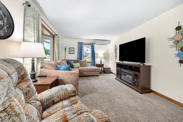 S94W14409 Groveway LANE, Muskego, WI 53150