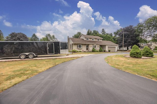 S94W14409 Groveway LANE, Muskego, WI 53150
