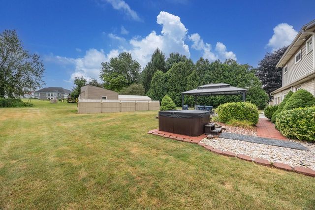 S94W14409 Groveway LANE, Muskego, WI 53150
