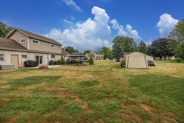S94W14409 Groveway LANE, Muskego, WI 53150