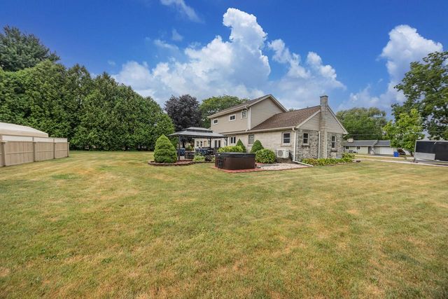 S94W14409 Groveway LANE, Muskego, WI 53150