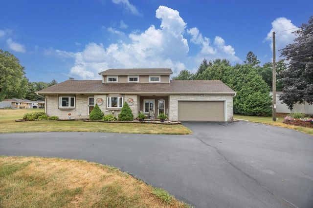 S94W14409 Groveway LANE, Muskego, WI 53150