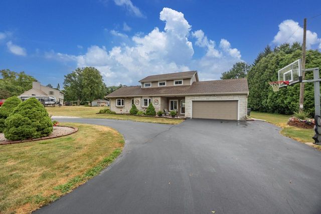 S94W14409 Groveway LANE, Muskego, WI 53150