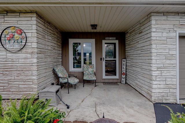 S94W14409 Groveway LANE, Muskego, WI 53150