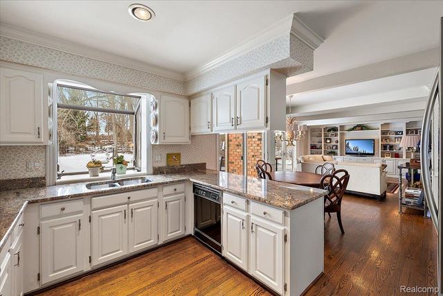 1932 Shore Hill Drive, Bloomfield Hills, MI 48302