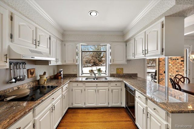 1932 Shore Hill Drive, Bloomfield Hills, MI 48302