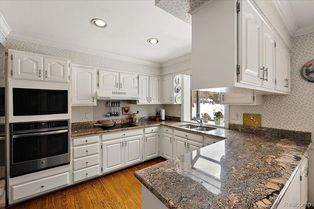 1932 Shore Hill Drive, Bloomfield Hills, MI 48302