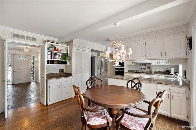 1932 Shore Hill Drive, Bloomfield Hills, MI 48302