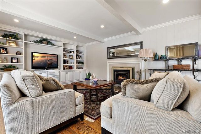 1932 Shore Hill Drive, Bloomfield Hills, MI 48302