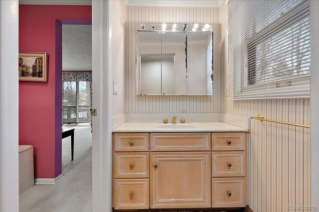 1932 Shore Hill Drive, Bloomfield Hills, MI 48302