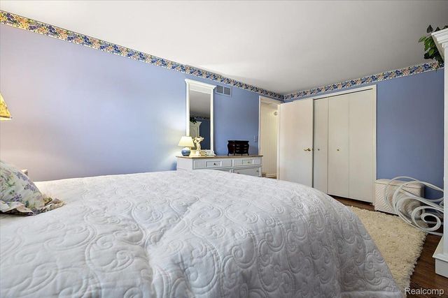 1932 Shore Hill Drive, Bloomfield Hills, MI 48302